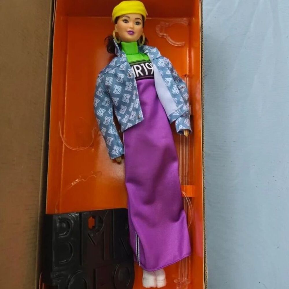 NEW old stock Barbie– Streetwear Kira Face y2k  collector doll retro vibes